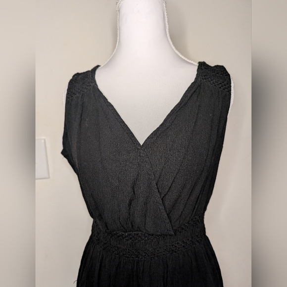 White Stage Black Sleeveless Cinched Waist Dress - Picture 5 of 7